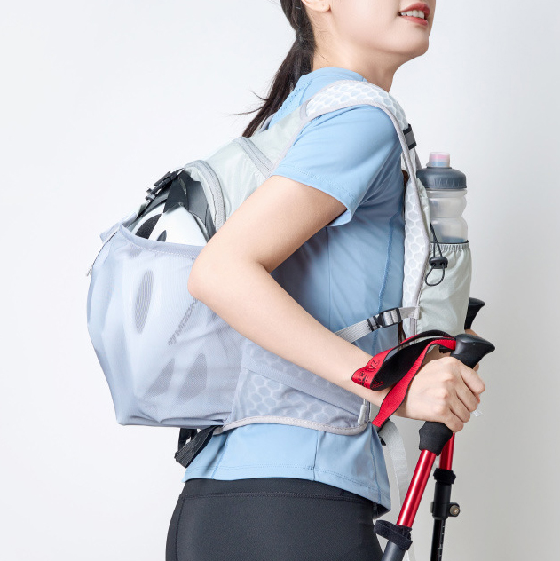 Outdoor Running Hydration Vest Lightweight Breathable Mesh Nylon Physiological Curve Back Water Bottle Compartment Adjustable