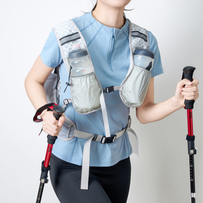 Outdoor Running Hydration Vest Lightweight Breathable Mesh Nylon Physiological Curve Back Water Bottle Compartment Adjustable